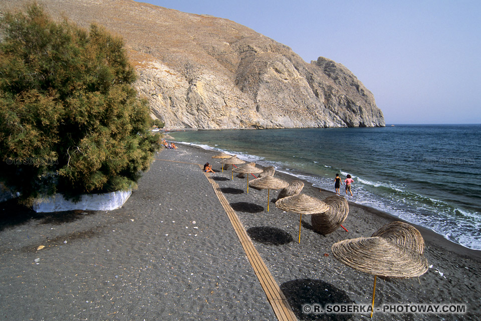 Plage de Périssa à Santorin