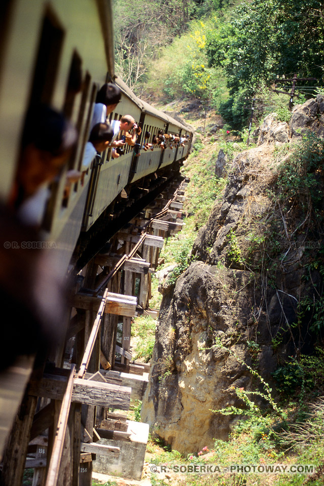 Photo de train à Kanchanaburi en Thailande