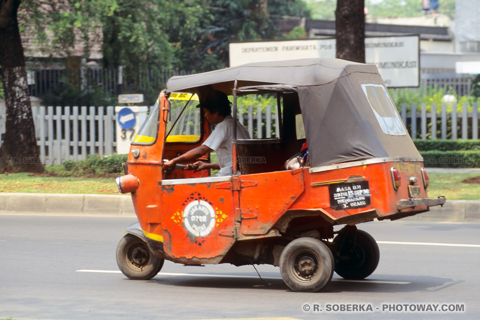 Photos de bajajs les Triporteurs en indonésie