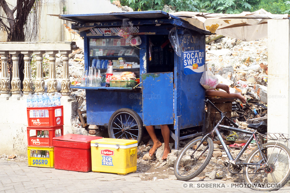 Photo d'un magasin de rue à Jakarta en Indonésie