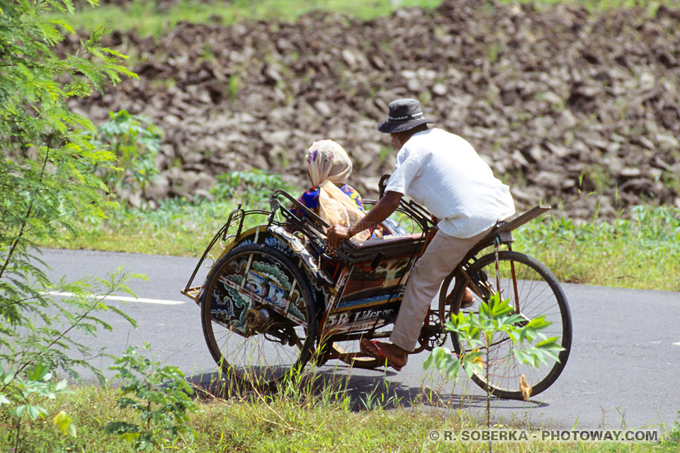 Photo photo de tricycle Javanais en Indonésie