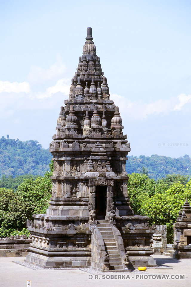 Image d'un petit temple hindou en Indonésie