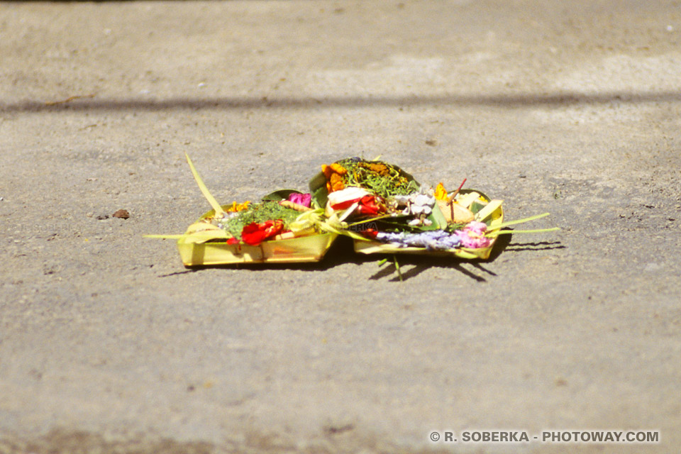 Photo d'offrande et informations sur la culture et religion à Bali