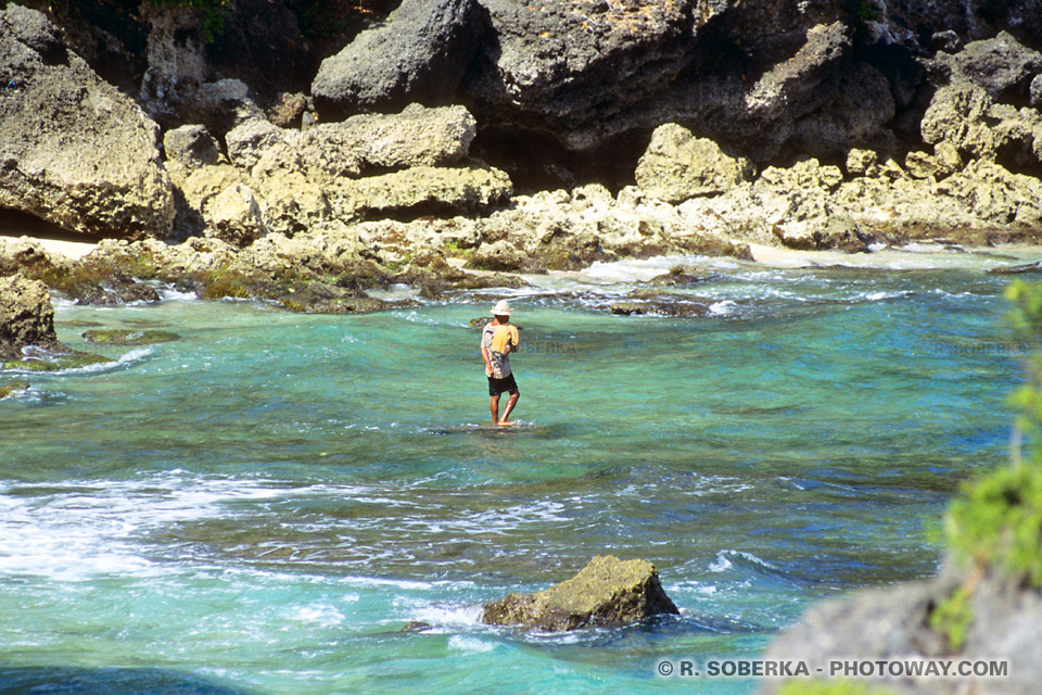 Photos des rochers du rivage de l'océan Indien à Bali