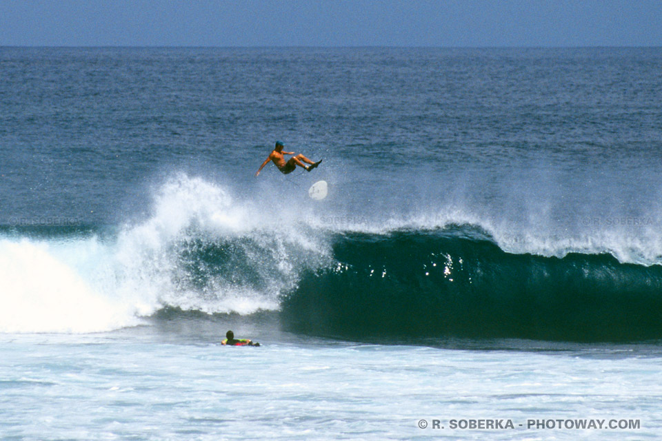 Photos de surf dans un tube de l'océan indien