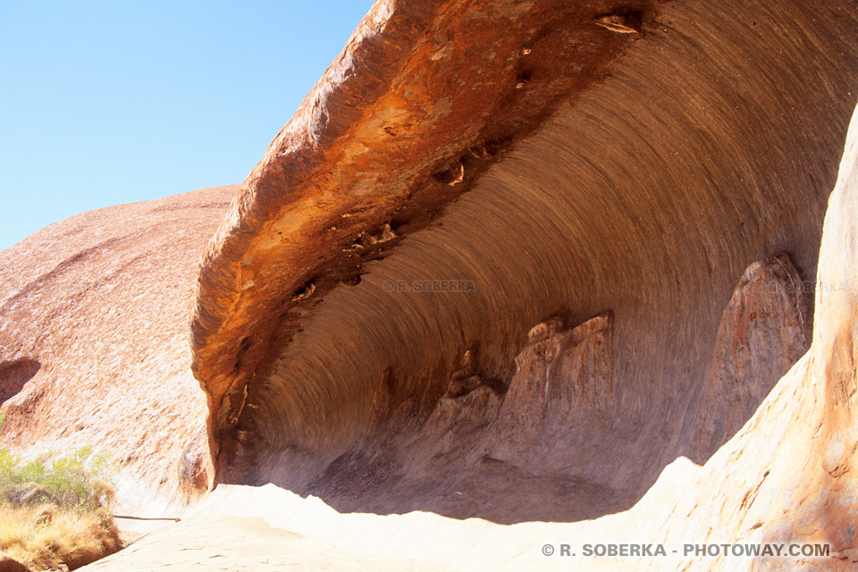 Photo de l'exploration d'Ayers Rock en australie - aventures dans le désert