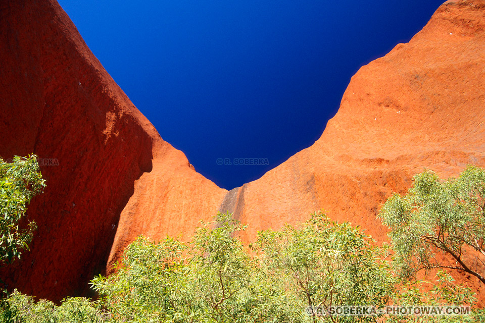 Photo de parois vertigineuses à Ayers Rock en Australie