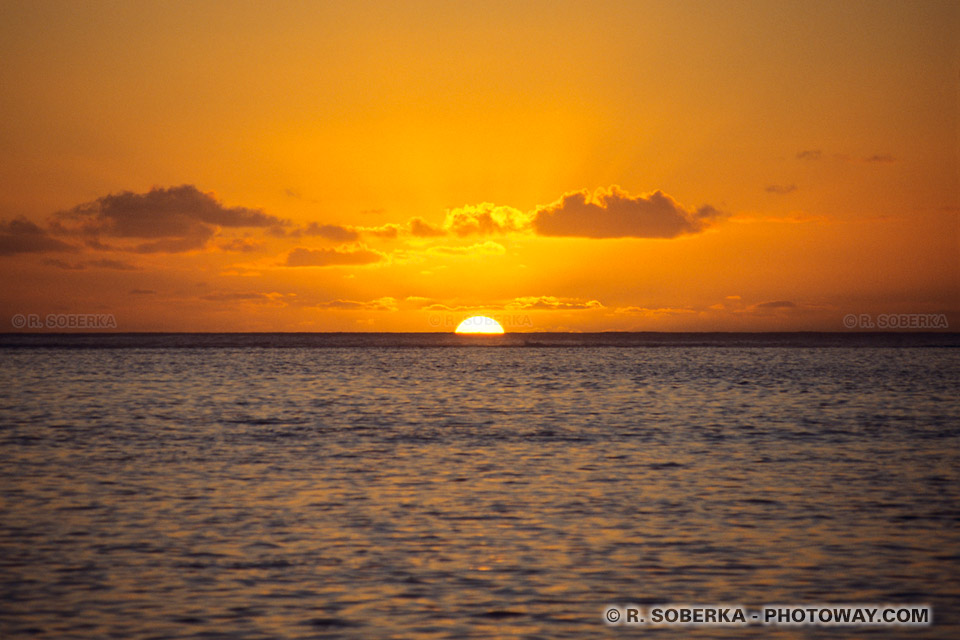 Coucher de Soleil à moorea et Informations guide touristique de voyage en Polynésie