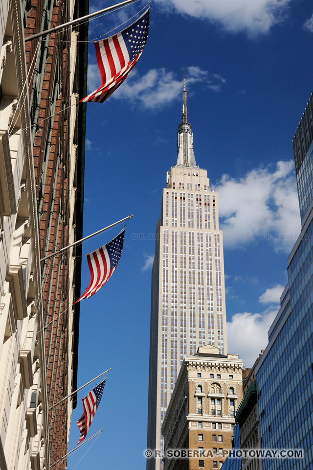 Empire State Building et drapeaux américains