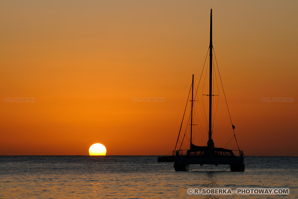 Coucher de Soleil et Bateau